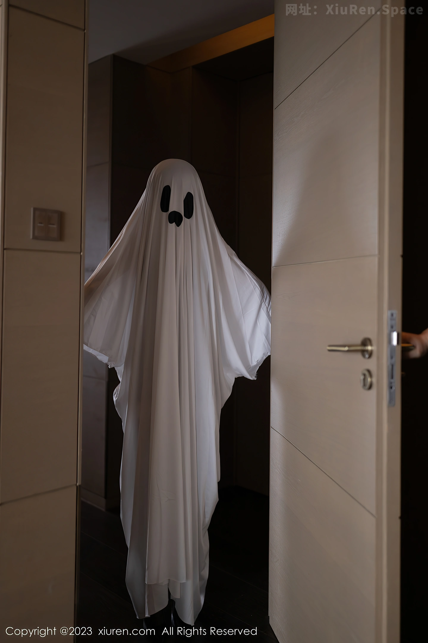 图片[2]-[XiuRen秀人网]VOL.7649 模特幼幼性感黑色皮质情趣服饰配黑丝吊袜秀完美身材诱惑写真80P-秀人网官方网站